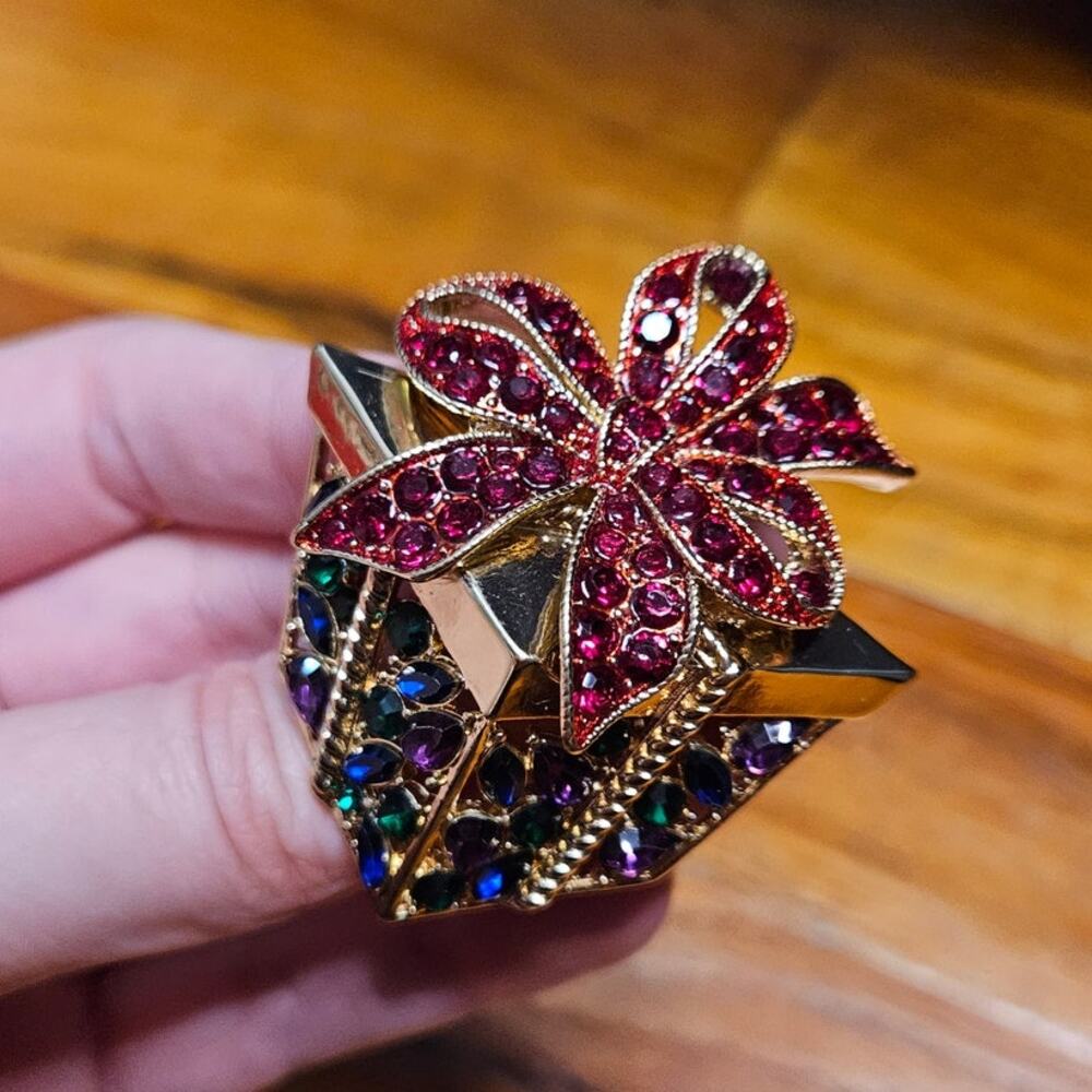 Gorgeous Sparkling Boutique Present Gift Brooch Inlaid with Colorful Crystal